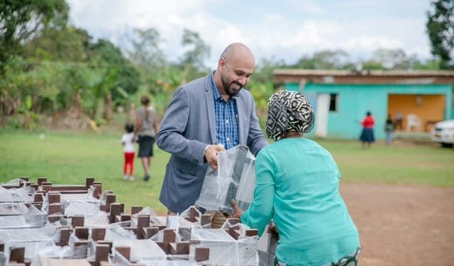 Société-Ntoum/GSEZ offres des tables bancs aux écoles