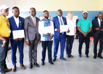 Société-Gabon/fête du travail:  médailles du travail à 10 agents de la SETRAG.