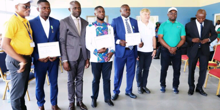 Société-Gabon/fête du travail: médailles du travail à 10 agents de la SETRAG.