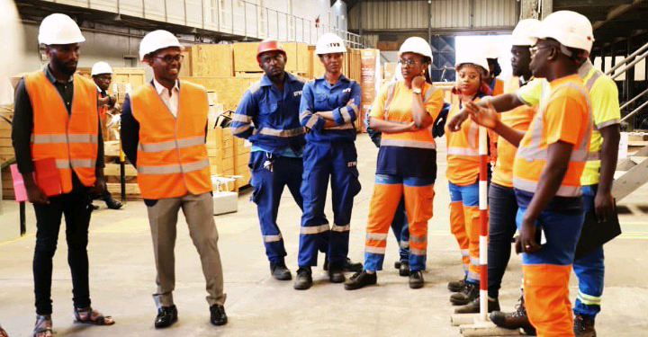 Société-Gabon/ : activités académiques : Les étudiants de l’EM-Gabon au parfum de la direction des achats de la SETRAG.