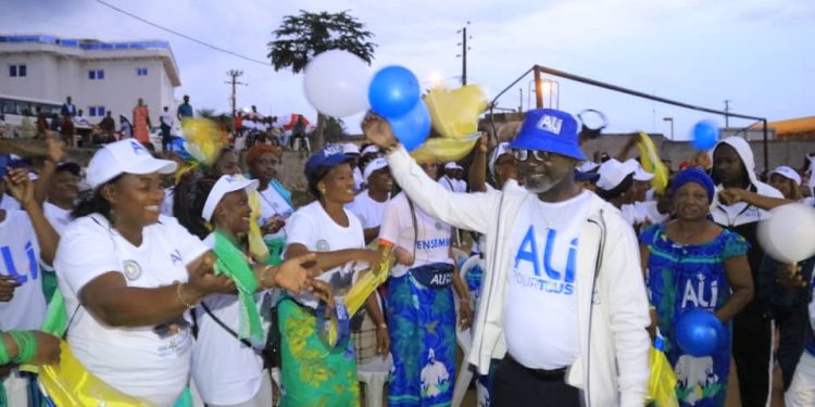 Politique- Oyem-Gabon/Élections générales du 26 août : Chen Sylvestre Mezui m’Obiang scelle un pacte de confiance avec la population pour voter les candidats du PDG