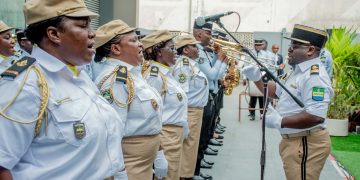 Économie-Gabon-Douanes/Port obligatoire de la tenue : Le Colonel Landry Mbondo met la charrue avant les bœufs.