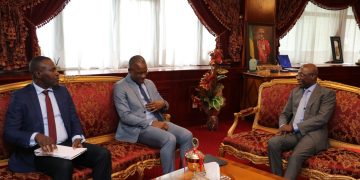 Politique -Gabon/FMI: le Représentant – résident du FMI chez e Président de l&rsquo;Assemblée nationale de transition.