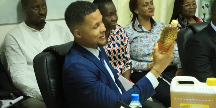 Économie-Gabon/Le Ministre de l’Industrie en visite à la raffinerie Olam-Palm de Lambaréné: le satisfecit total