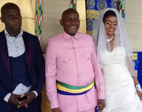 Société-Gabon/célébration du mariage à la mairie du Deuxième arrondissement de la Commune de Ntoum : Elfox Mbina en bon pédagogue.
