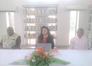 Société-Gabon/Fabienne Essola Efountame présente son ouuvrage, ‘’République c’est moi’’