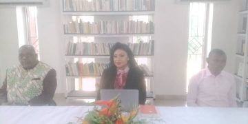Société-Gabon/Fabienne Essola Efountame présente son ouuvrage, ‘’République c’est moi’’