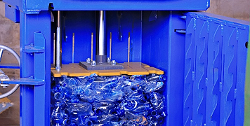 Société-Gabon/SOBRAGA fait don d’un compacteur à l’entreprise AGEN pour dynamiser le recyclage à Port-