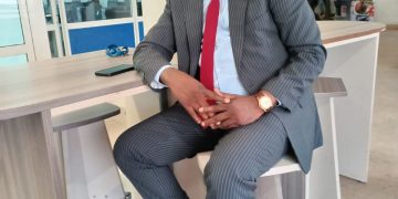 Chronique politique de Hugues Séverin BALIKIDRA : « Regardons Ensemble, tournons le dos aux comportements blâmables et bâtissons OKONDJA ».