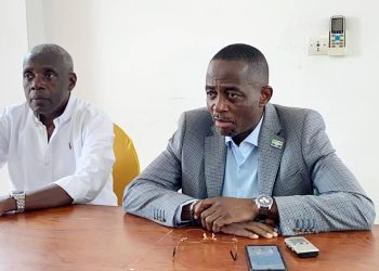 Société -Gabon/Réhabilitation des voiries de la commune d’Oyem : Sosthène Nguema Nguema et les opérateurs économiques s&rsquo;accordent les violons.