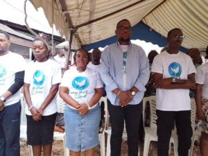 Le coordinateur de la cellule RPM Valérie MBA Nkogo Yann-Brice Obame Bibang debout au centre