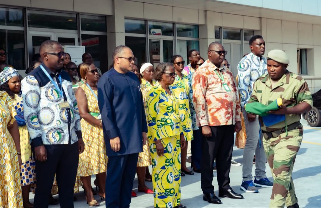 Société-Gabon/ Caisse Nationale de Sécurité Sociale (CNSS) : Cérémonie de descente des couleurs sur fond de la tenue traditionnelle.