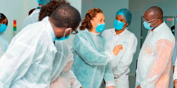 Économie-Gabon/ ‘’La Santé Pharmaceutique’’ : Le ministre de la Santé au cœur de l’usine.