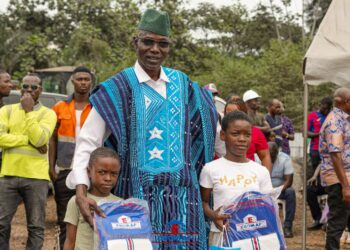 Société-Gabon/Rentrée scolaire 2026 : Ebomaf-Gabon offre Plus de 1 000 kits scolaires aux enfants du personnel.
