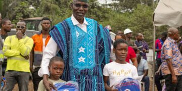 Société-Gabon/Rentrée scolaire 2026 : Ebomaf-Gabon offre Plus de 1 000 kits scolaires aux enfants du personnel.